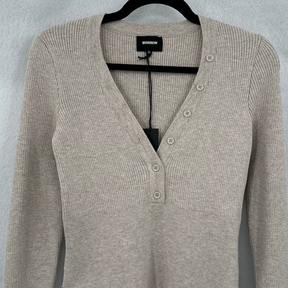 NWT Monrow Taupe Long Sleeve Ribbed Side Slit Henley Sweater Size Medium - Picture 4 of 8